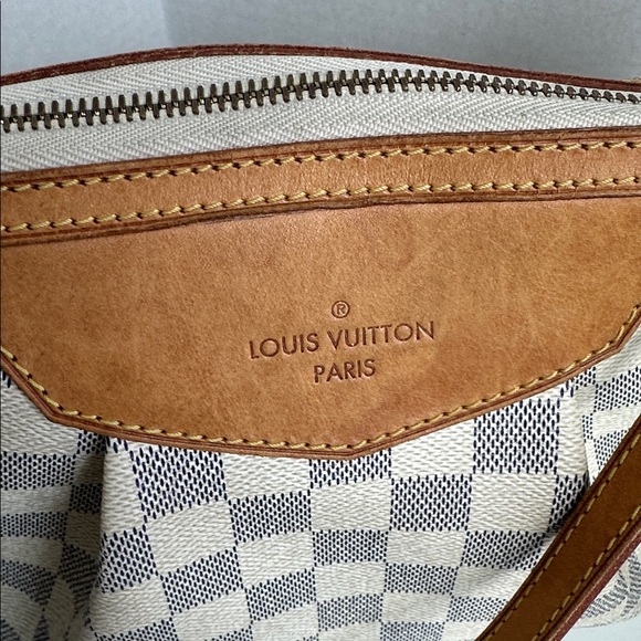 Louis Vuitton Damier Azur Syracuse MM white 
Date codes MI 2171
12” x 9” x 4” - Picture 2 of 16